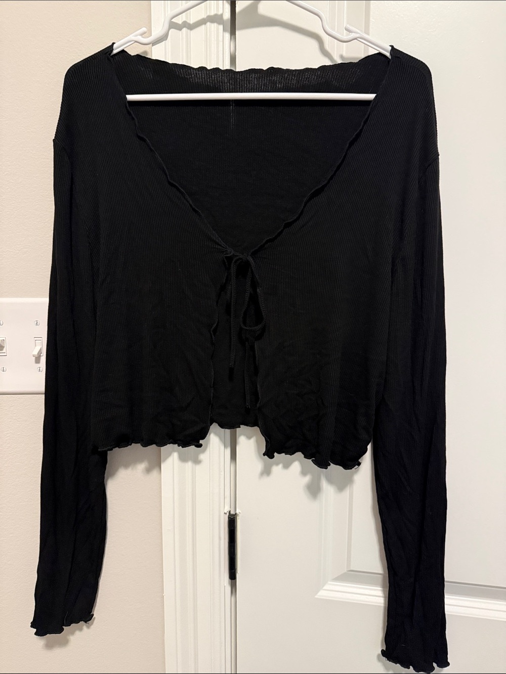 SHEIN Black Ribbed Tie-Front Lettuce-Edge Crop Top